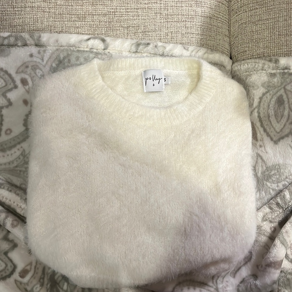 Fuzzy white cropped sweater